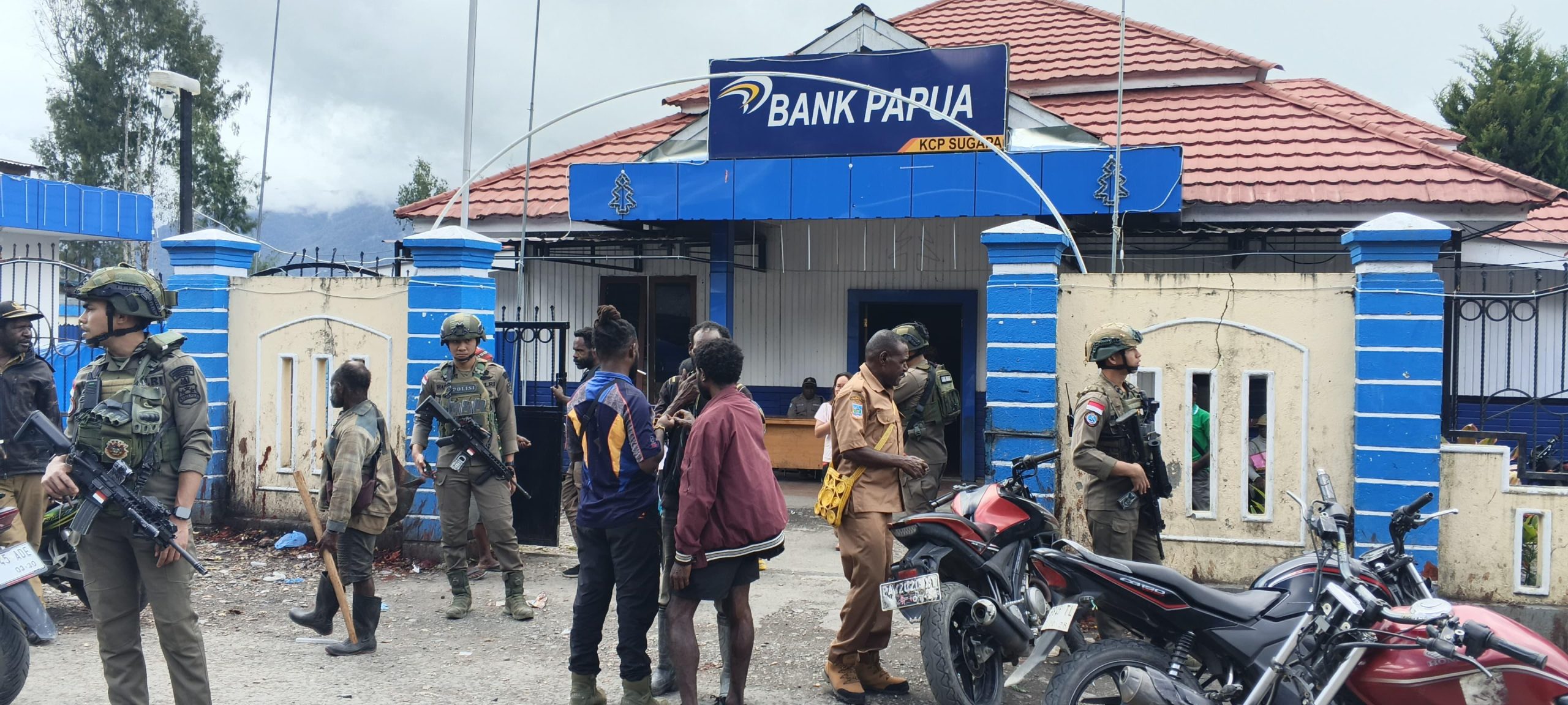 Patroli Humanis Satgas Damai Cartenz di Sugapa, Wujudkan Rasa Aman bagi Masyarakat