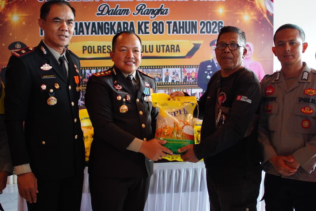 Rayakan Hari Bhayangkara ke-80, Polres Bengkulu Utara Berbagi Kebahagiaan dengan Pengemudi Bentor
