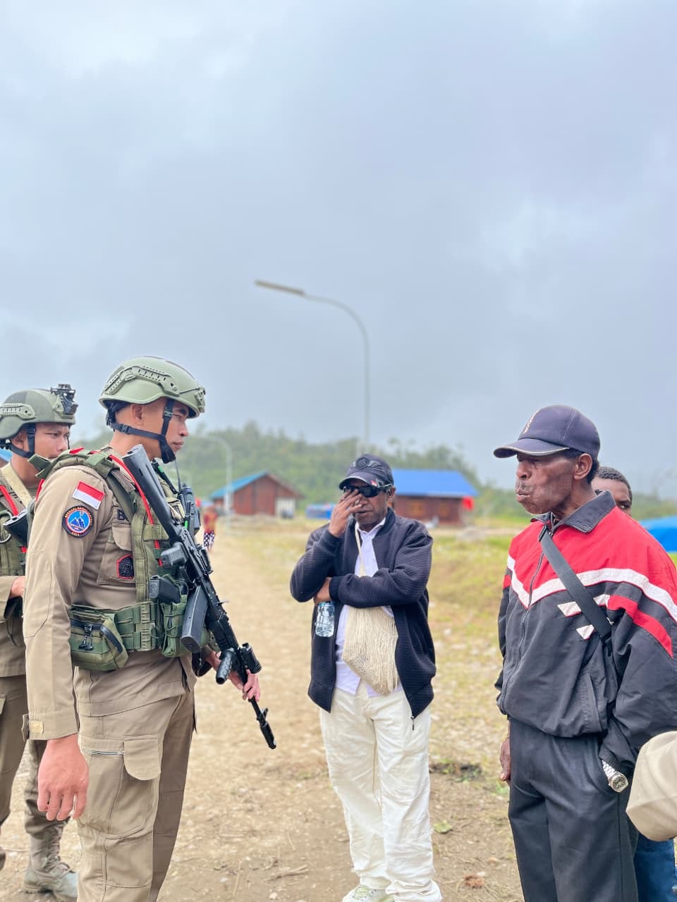 Patroli Dialogis Satgas Ops Damai Cartenz di Oksibil Perkuat Kedekatan dengan Masyarakat dan Jaga Situasi Tetap Kondusif