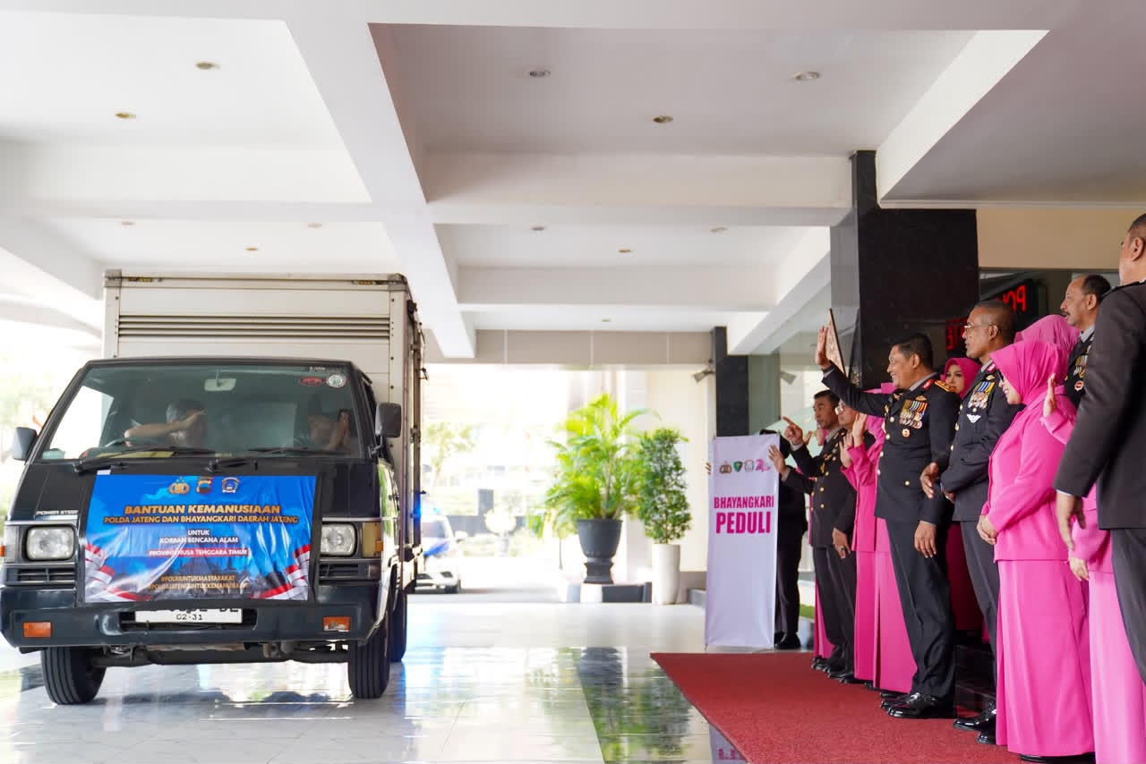 Polda Jateng Kirim 10 Truk Bantuan dan Tim Medis untuk Korban Gempa NTT