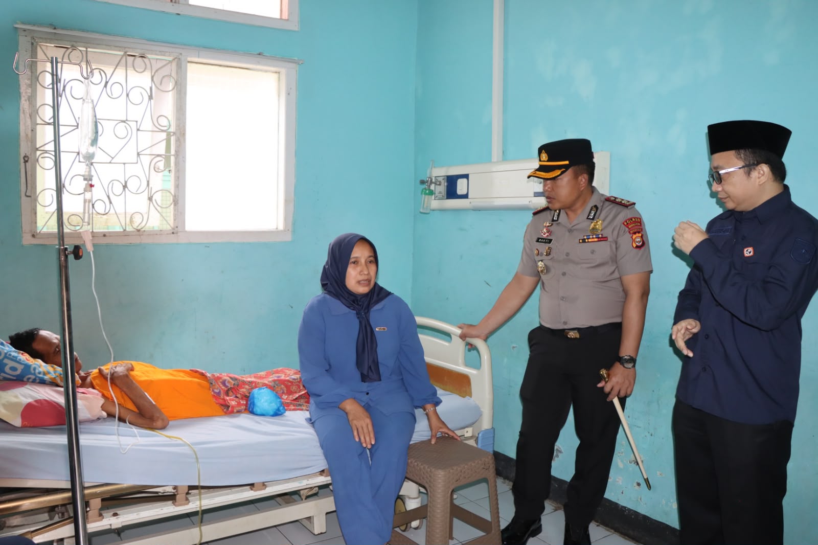 Wujud Kepedulian, Kapolres Bengkulu Utara Kunjungi Penderita Lambung Bocor di RSUD Arga Makmur