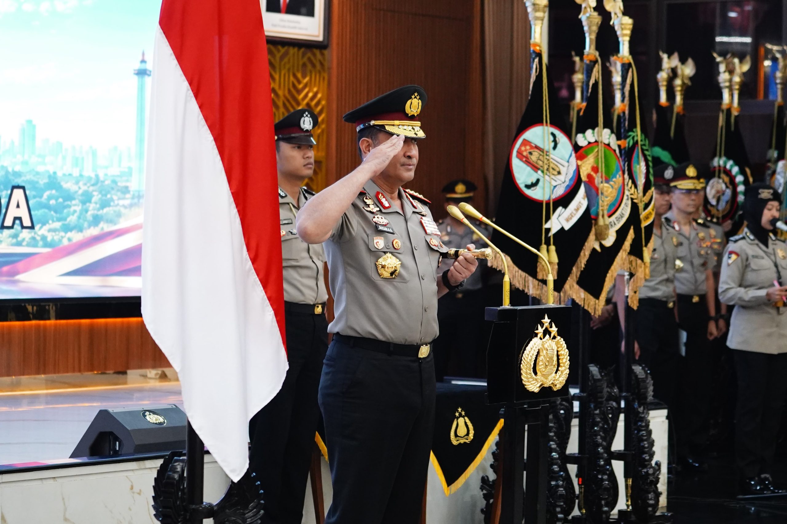 Kapolri Pimpin Sertijab Kakorlantas dan Tiga Kapolda di Mabes Polri