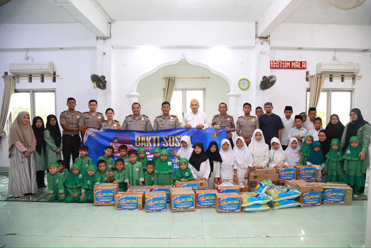 Hari Jadi ke-75 Humas Polri, Divhumas Polri Gelar Bakti Sosial untuk Lansia dan Anak Yatim